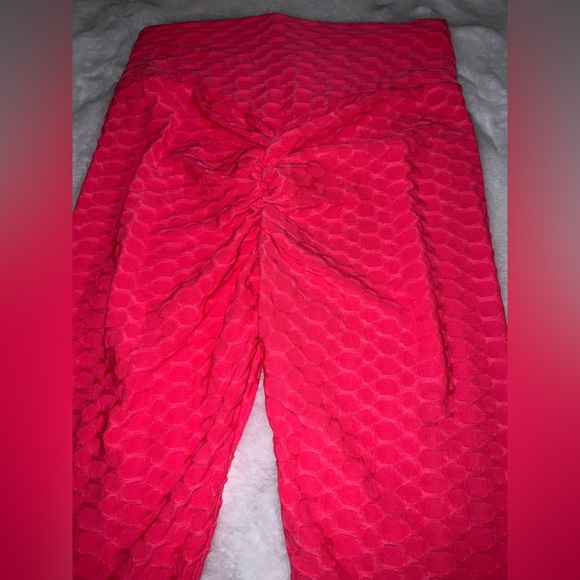 6/$15 Fall Sale: NWOT Hot Pink Scrunch Butt Workout Leggings - Picture 3 of 3